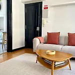 Central 2 Bedroom Apartment In Lisbon